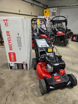 Self-Propelled Lawn Mower
Demo unit 
Warranty included 
$349