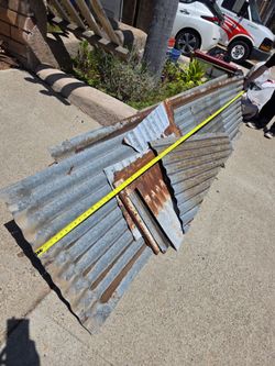 FREE - Rusty roofing metal panels and scraps