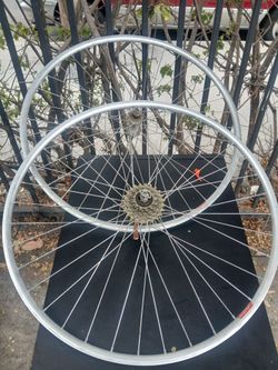 Set of 700c  araya gyro master wheels