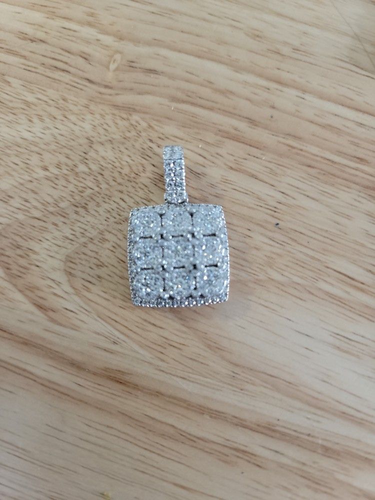 14k vs Diamond Pendant 