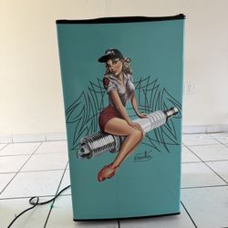 Sunex Gertie Pin Up 3.2 Fridge