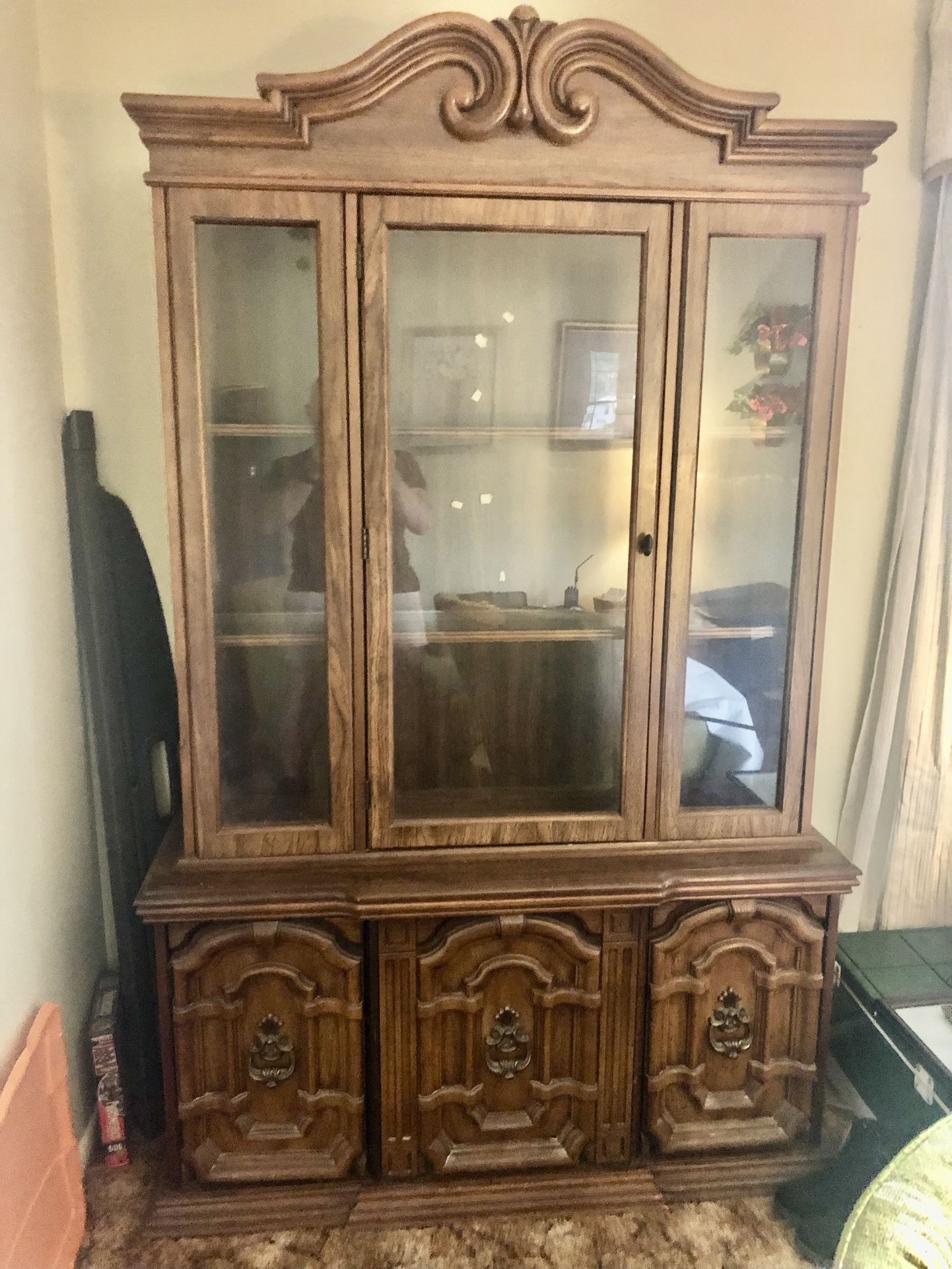 China Cabinet With 2 Matching Cabinets