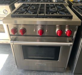 Wolf 30 Gas Range with 4 Burners