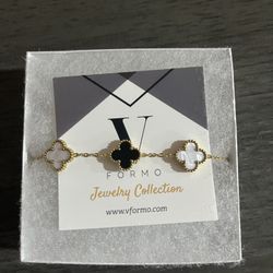 Clover-motif bracelet
