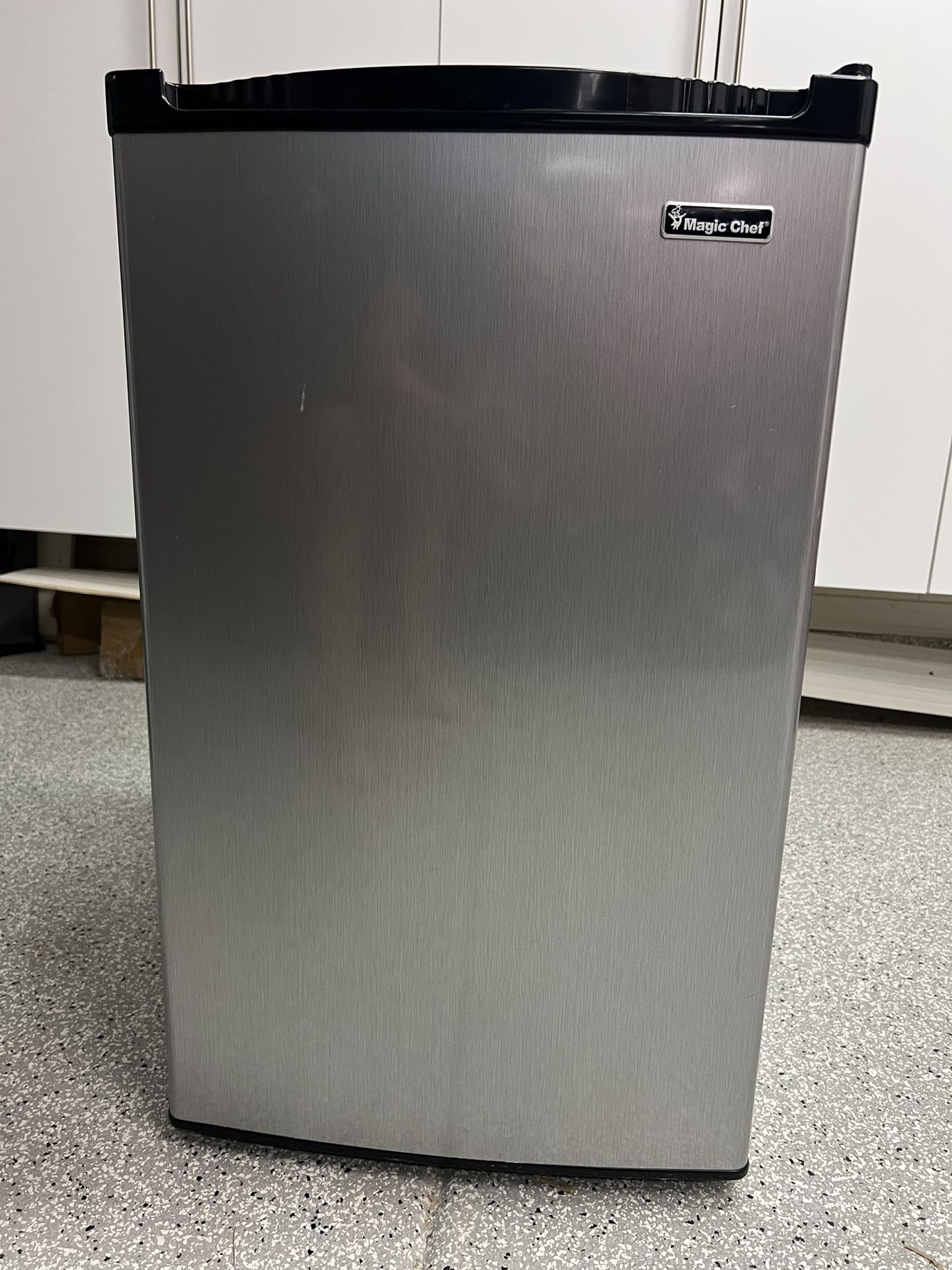 Magic Chef 4.4 Cu Ft Mini Fridge with Freezer
