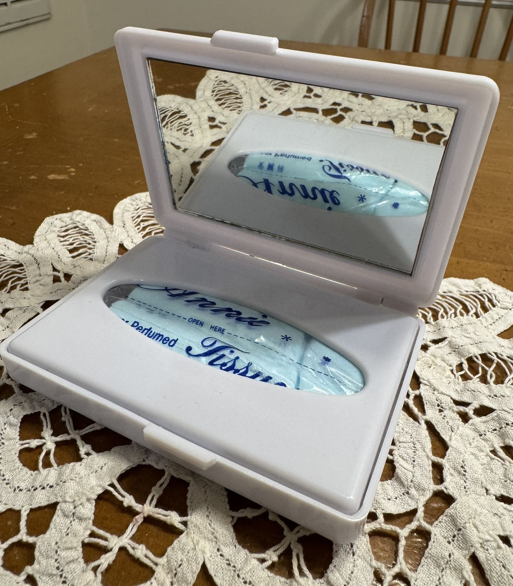 Vintage Plastic Mirrored Tissue Purse Compact 