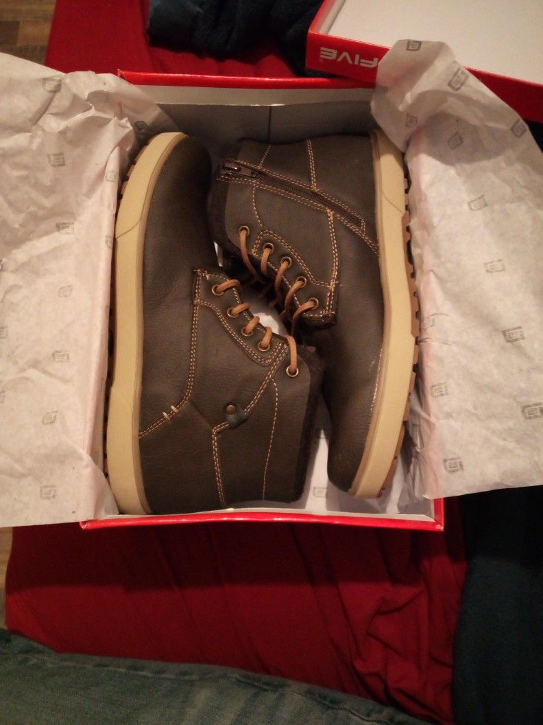 Dayfive Boots Size 13