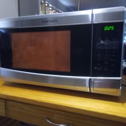 Digital Microwave (Frigidaire)
