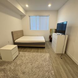 Brand New (Bedroom Set – Twin Bed + 2 Dressers + Rug (FREE Wall Art) + Samsung TV 4K LED)