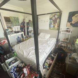 Full Size Four Poster Bed W Storage Drawers