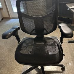 Mesh Office Chair Like New 