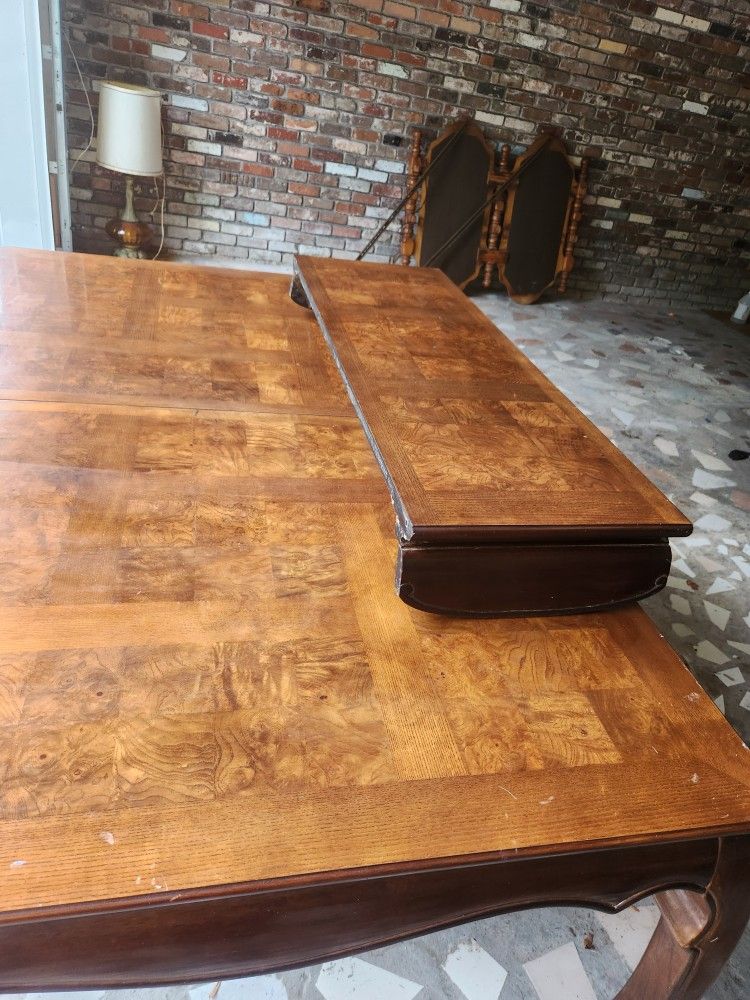 Gorgeous Dining Table & Chairs