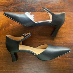 Sleek Naturalizer Black Leather Heels(brand new) - Perfect for Any Occasion