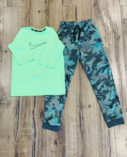 Boys Large Nike Sweatpants & Shirt