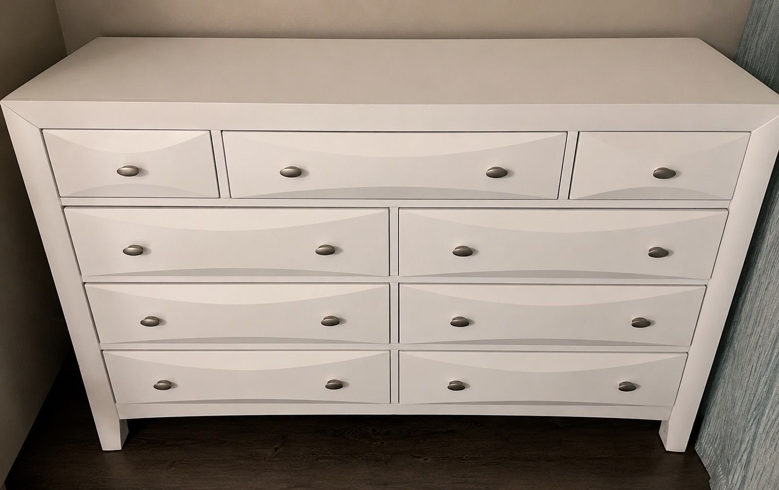 White dresser 9 drawers