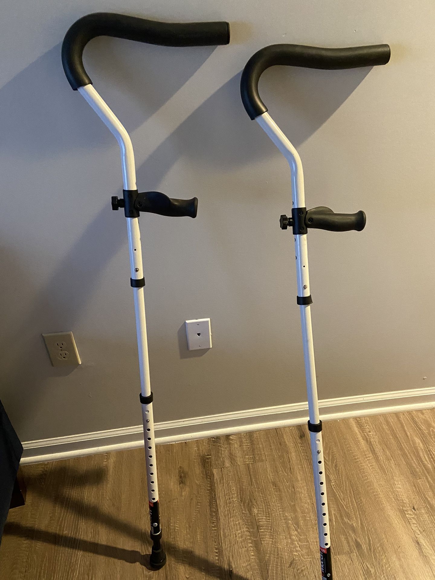In Motion Adjustable Crutches