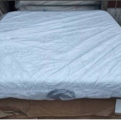 Serta icomfort King Size Mattress (Mattress Only)