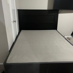 Queen bed frame  Headboard /Frame & box spring  Metal Frame  Black Headborad Wood  Great conditions