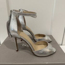 NIB Botkier Size 6 Silver Leather Open Toe Heels with Ankle Strap, Tassle Zipper