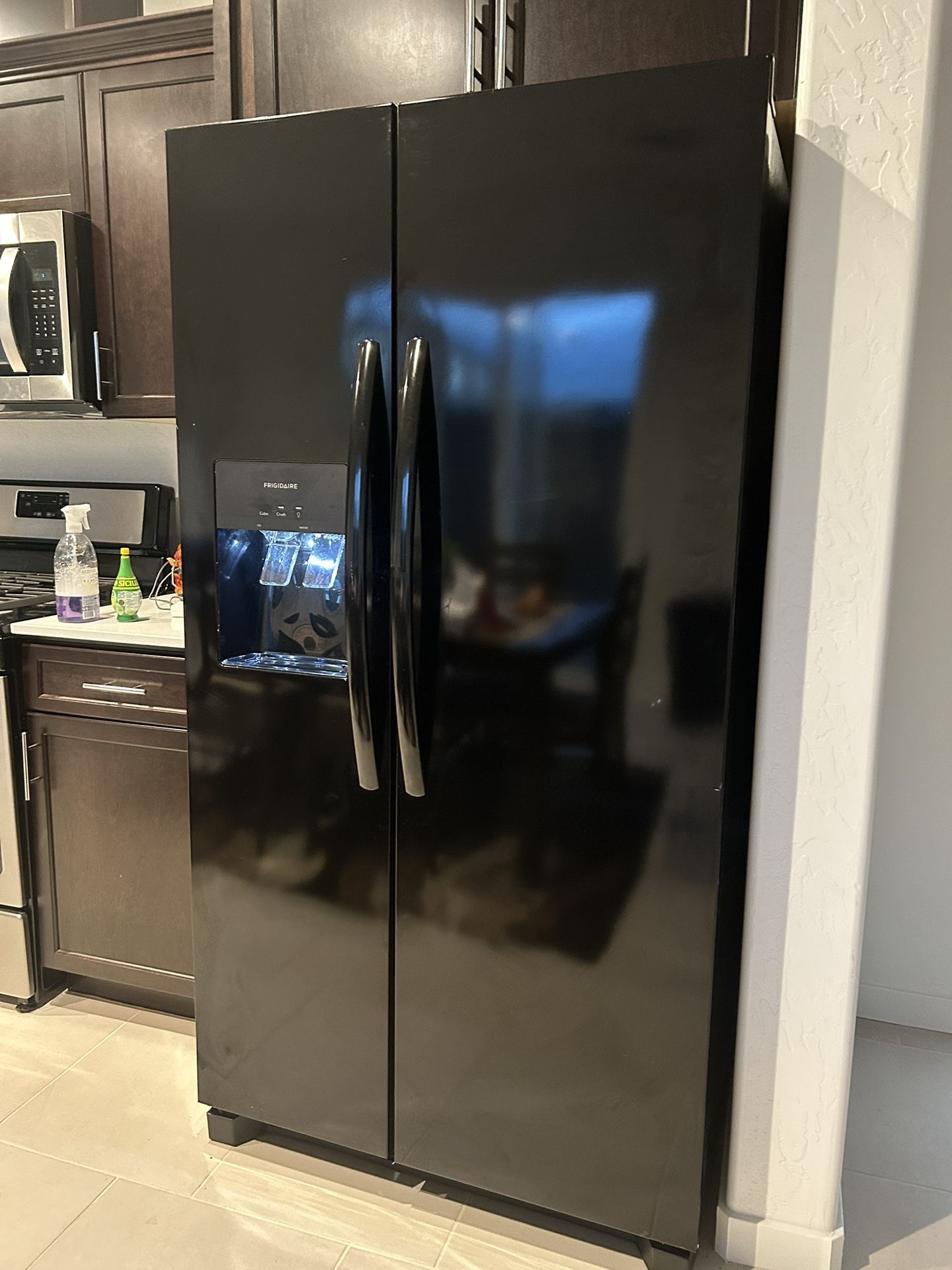 FRIGIDAIRE Refrigerator (New)