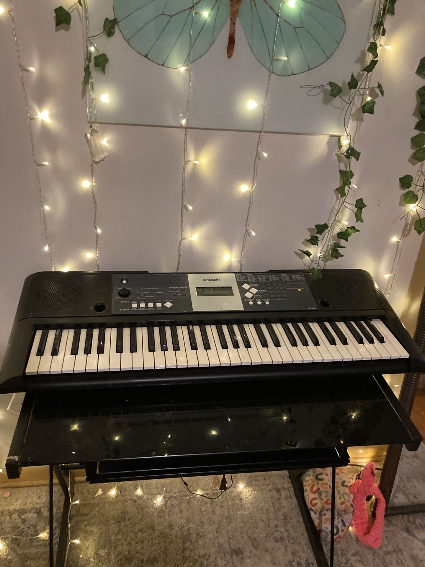Yamaha Piano keyboard And desk 