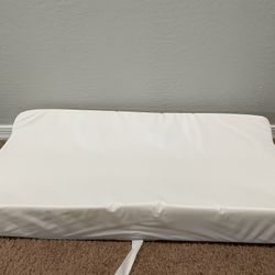 Munchkin Changing Pad With 2 Covers