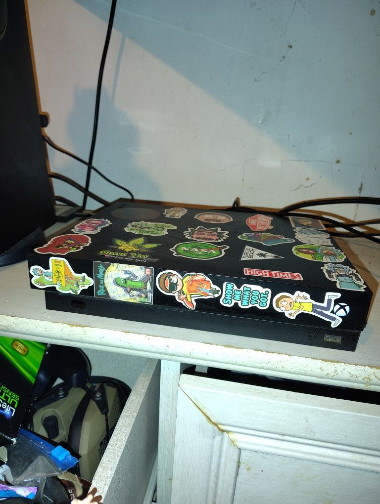 X Box One X