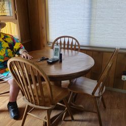 Solid Oak Dining Table /1 Leaf / 4 Chairs