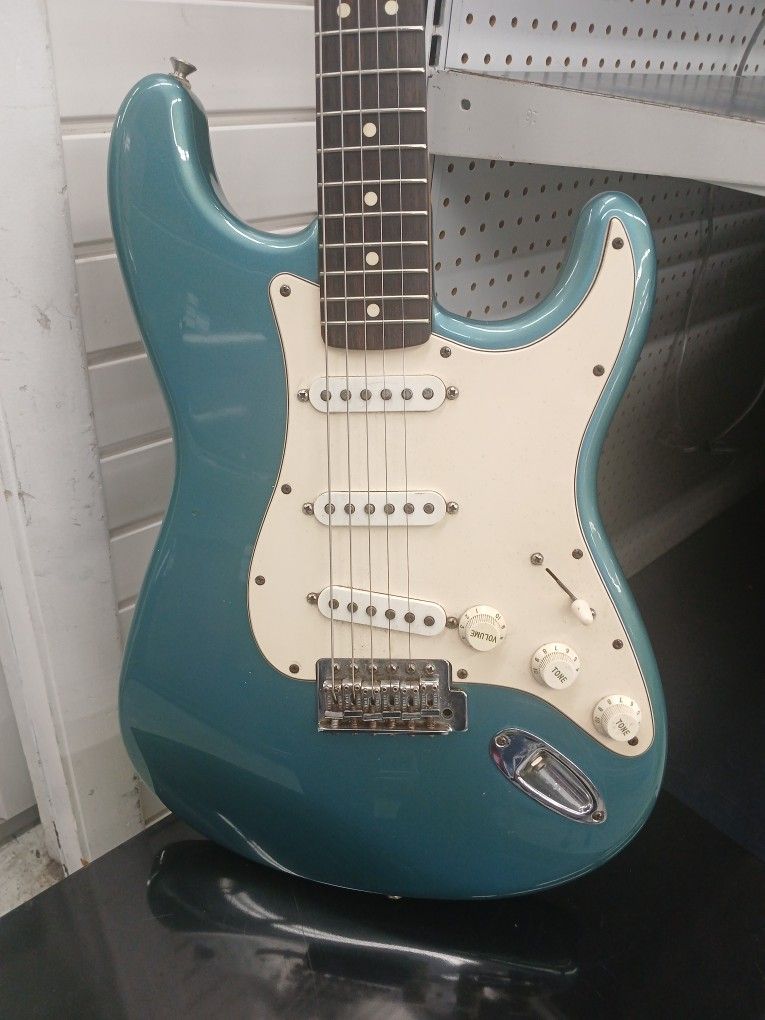 Fender STRATOCASTER Electric Guitar 