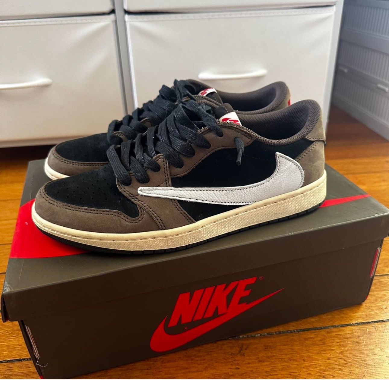 Jordan 1 Low Travis Scott
