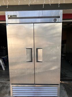 True T-43 Commercial Refrigerator – 2 Door – Works Great