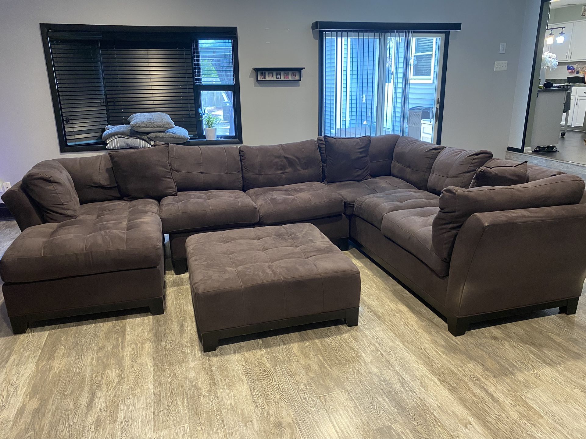 Cindy Crawford 3 Pc Sectional With Ottoman Gray