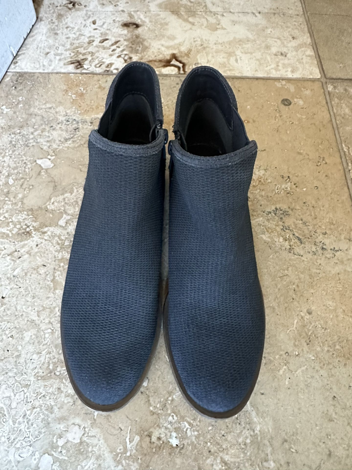 Kensie Gray Boots Size 7