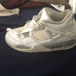 Boy’s tennis shoes