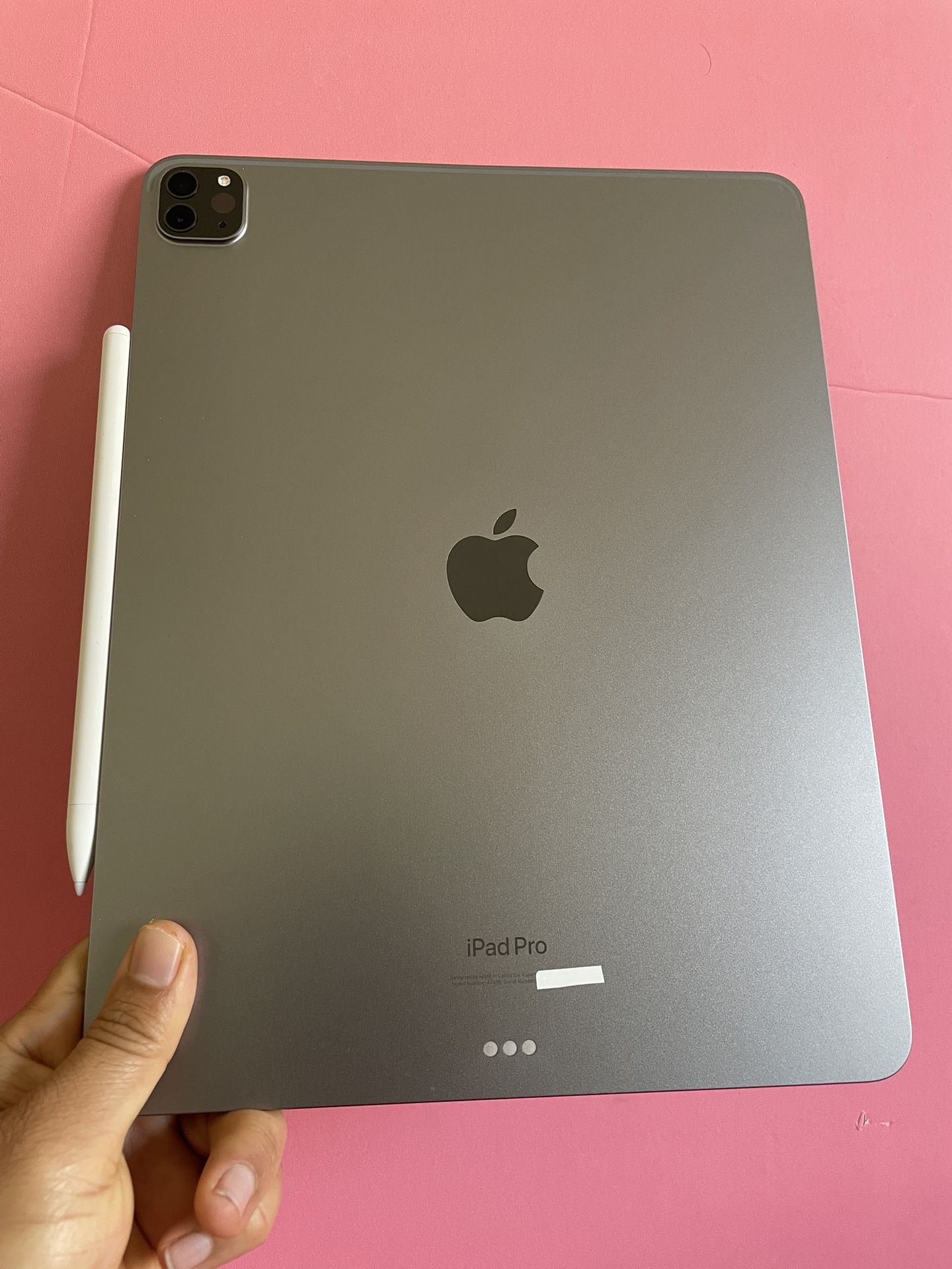 Apple IPad Pro 12.9” 6th Generation (M2 chip / Liquid XDR display/ 2022 ) 128GB with keyboard, pen & Accessories (1TB $1099)