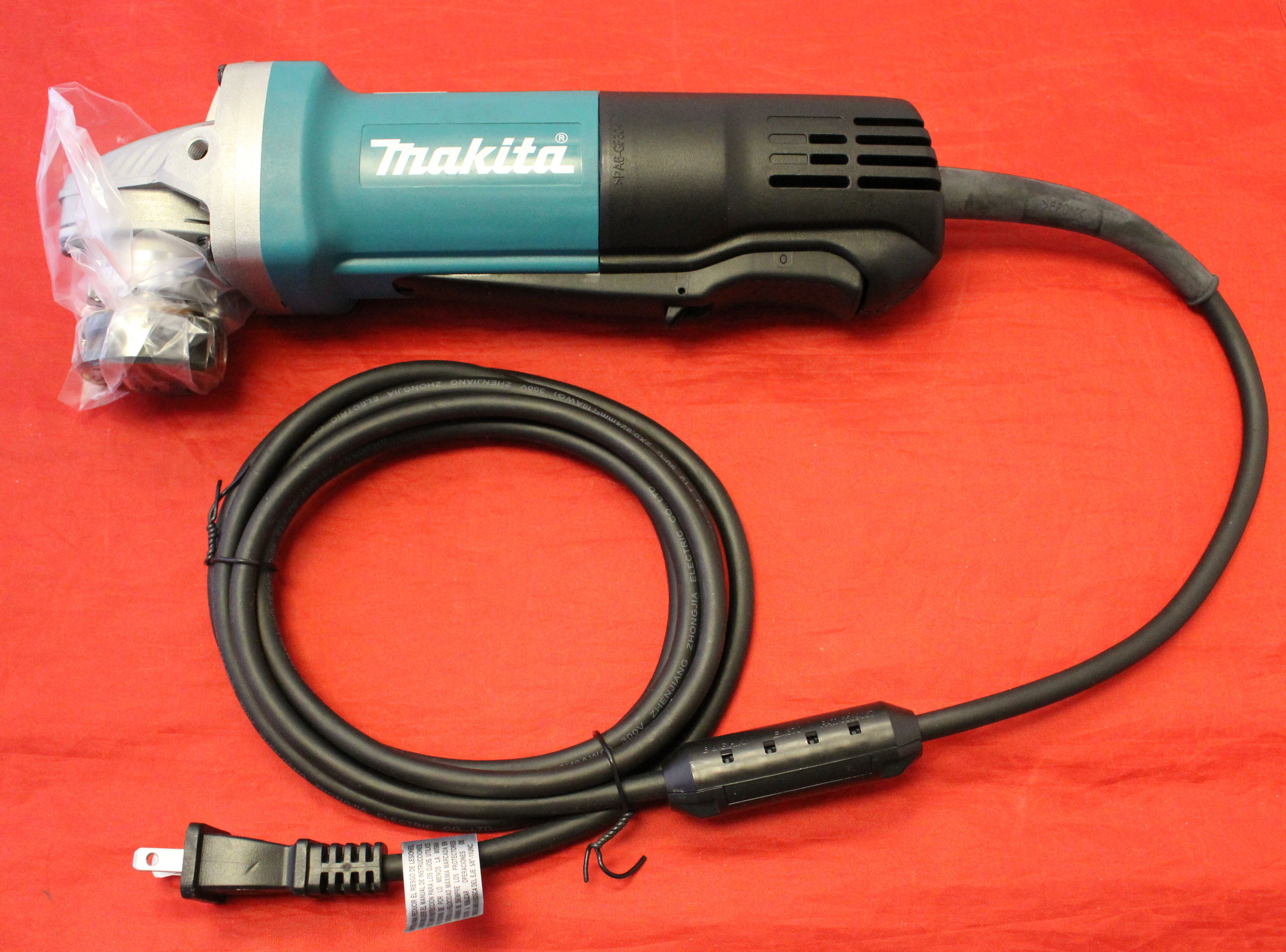 Makita ~ (9557PB) 120V 4-1/2 In Paddle Switch AC/DC Angle Grinder