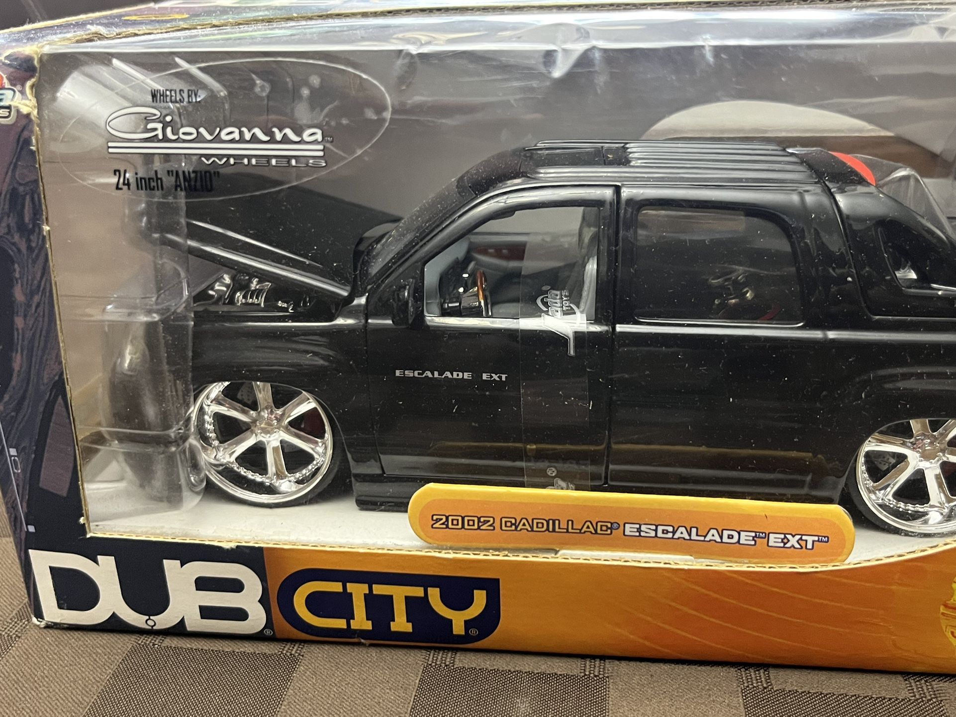 JADA TOYS DUB CITY 2002 CADILLAC ESCALADE EXT BLACK 1:18