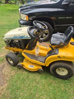 Cub cadet riding lawnmower