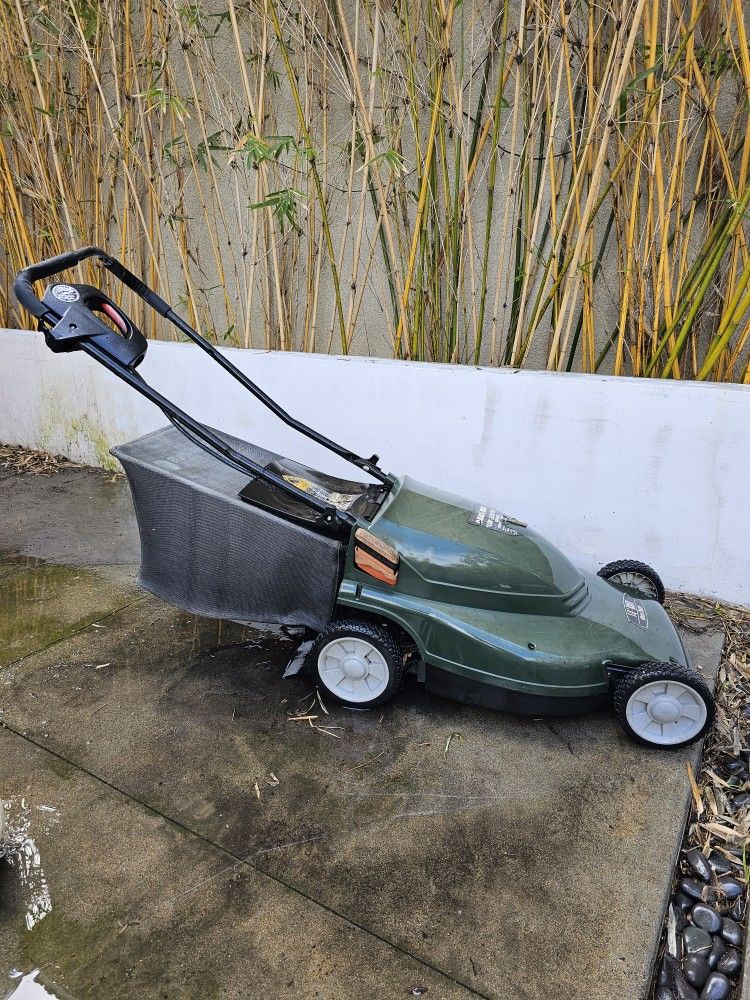 Black & Decker MM850 Electric Lawn Mover