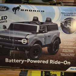 Kid Trax 12V Ford Bronco Ride-On Toy for Ages 3-7, Battery Powered, LED Headlights, FM Radio