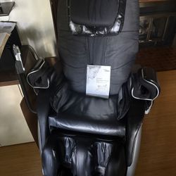 Heated Deluxe Zero Gravity Massage Chair: Fujikura 2000