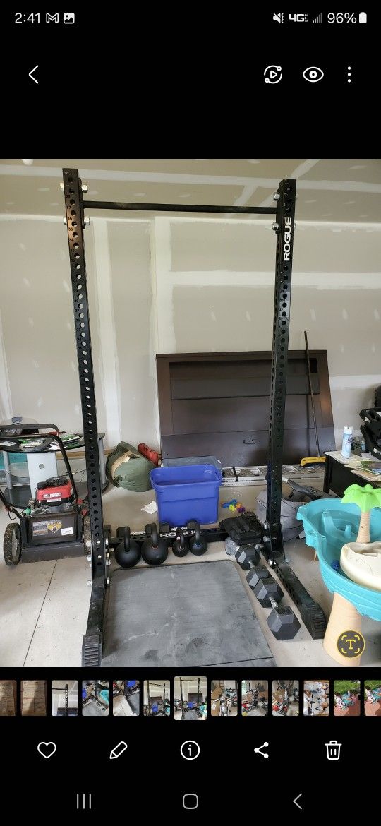 Rogue Monster  Squat Rack With Pullup Bar