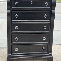 DRESSER