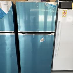 Frigidaire 30 in. 20 cu. ft. Garage Ready Top Freezer Refrigerator in Stainless Steel / Scratch And Dent 