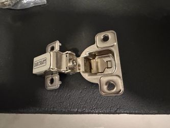 70 Salice 106 Degree 1-3/8" Overlay Screw On Hinges with screws