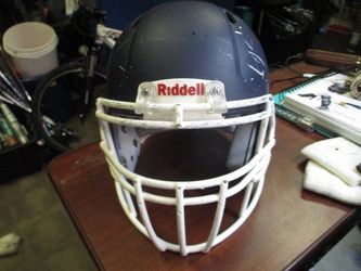 Used 2016 Riddell Navy Football Helmet Size Medium (Missing 1 Jaw Pad)