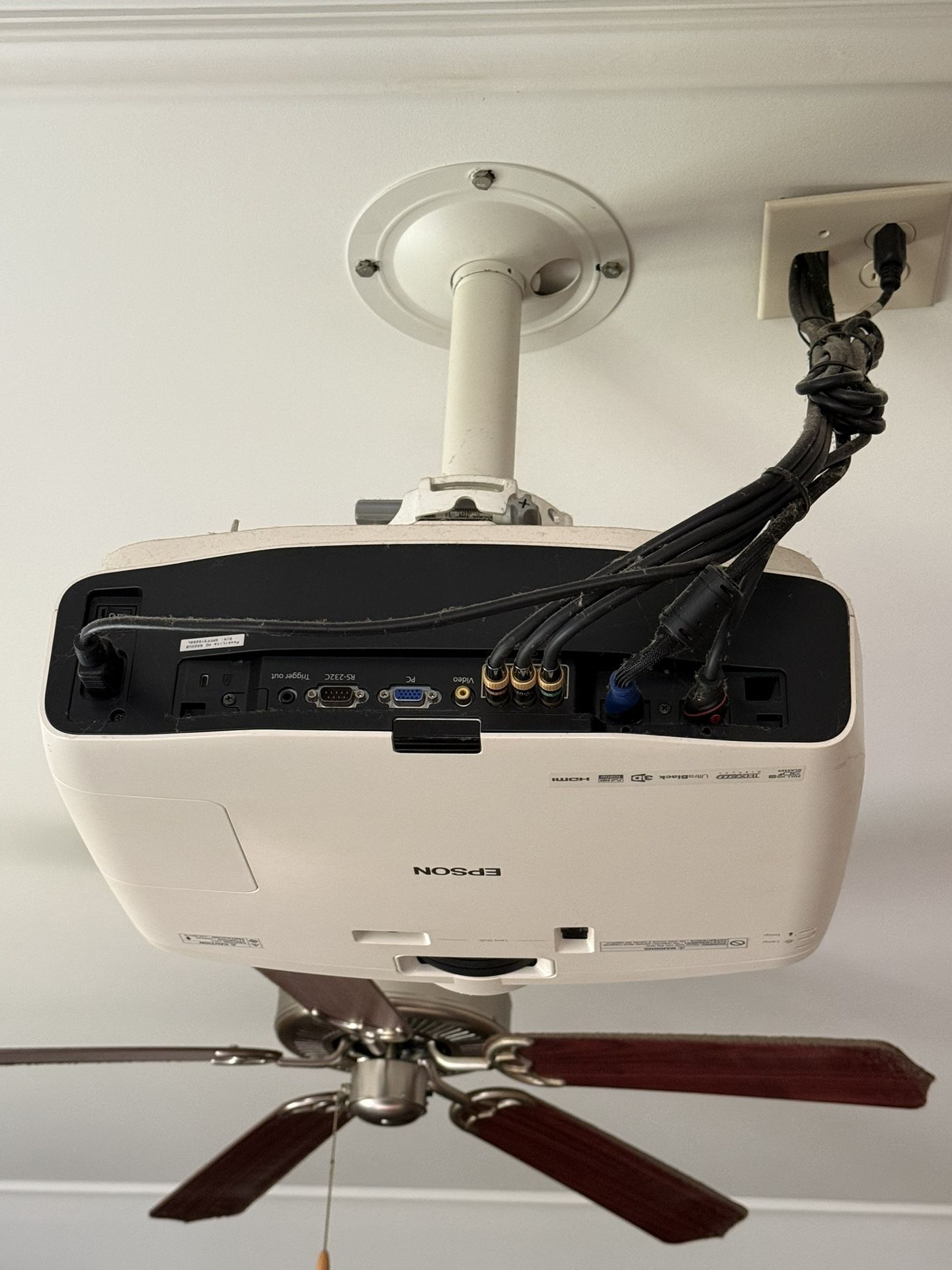 Epson Home Cinema 5020UB - Thumbnail 3