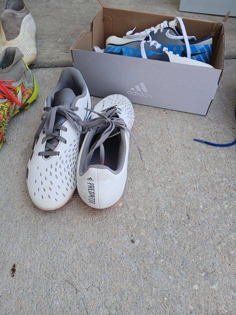 Girls Size 6 Predators Addidas