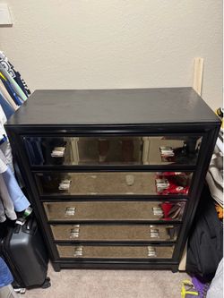DRESSER + MATCHING BED SIDE TABLES