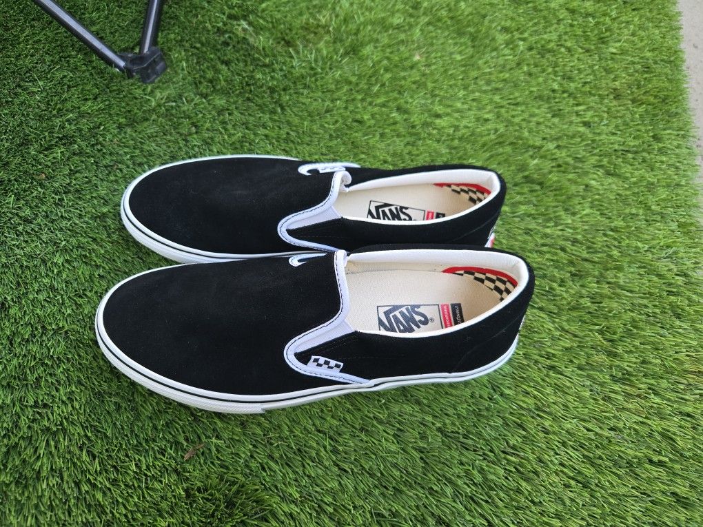VANS SKATE SLIP-ON BLAC/WHITE size 10.5M.